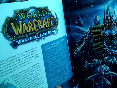 Brochure Wrath of the Lich King ouverte sur le Roi-liche, BlizzCon 2007